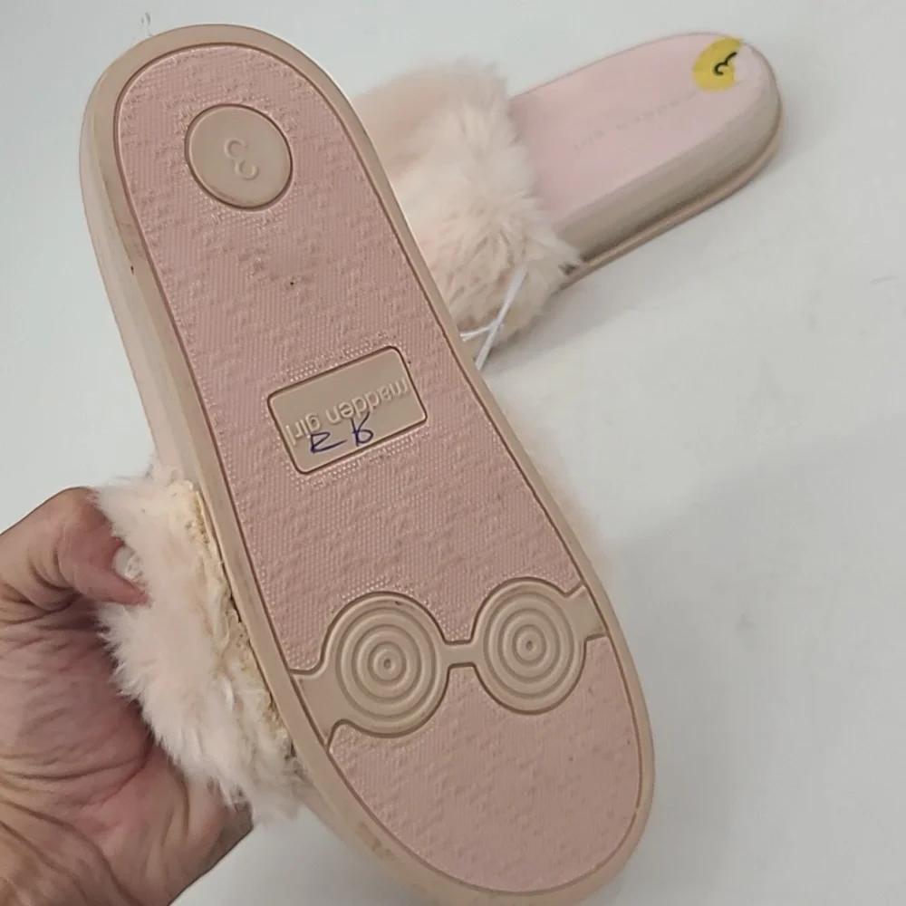 NWOT madden girl pink fuzzy slippers size 3 light up!